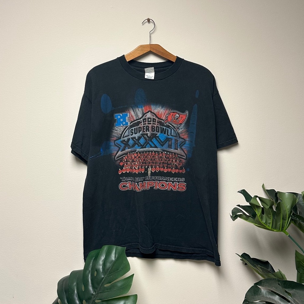 Vintage 90s Tampa Bay Buccaneers‎ Super Bowl Champions Team Shirt